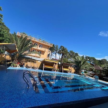 אורקי Hotel George מראה חיצוני תמונה