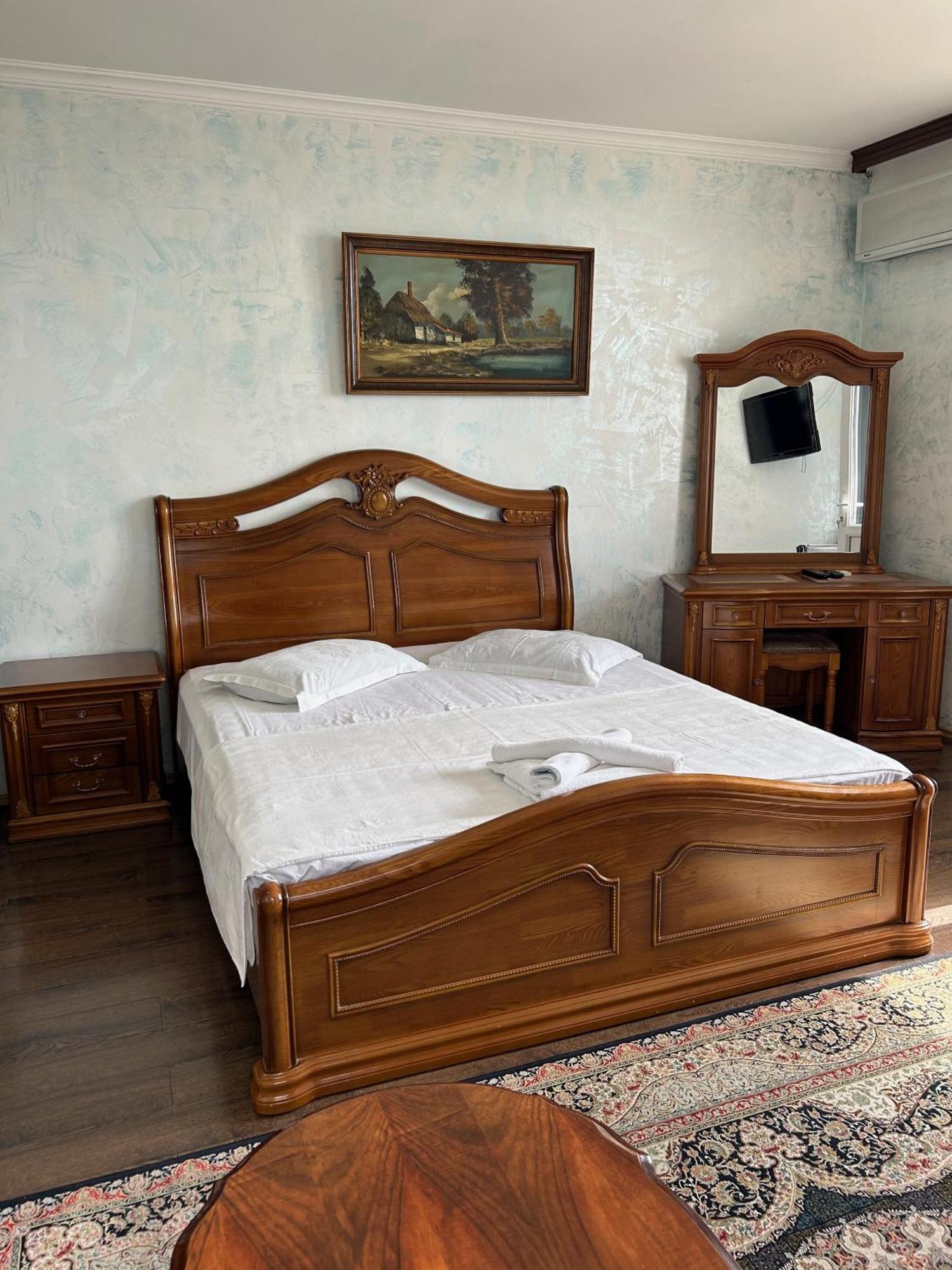 אורקי Hotel George מראה חיצוני תמונה
