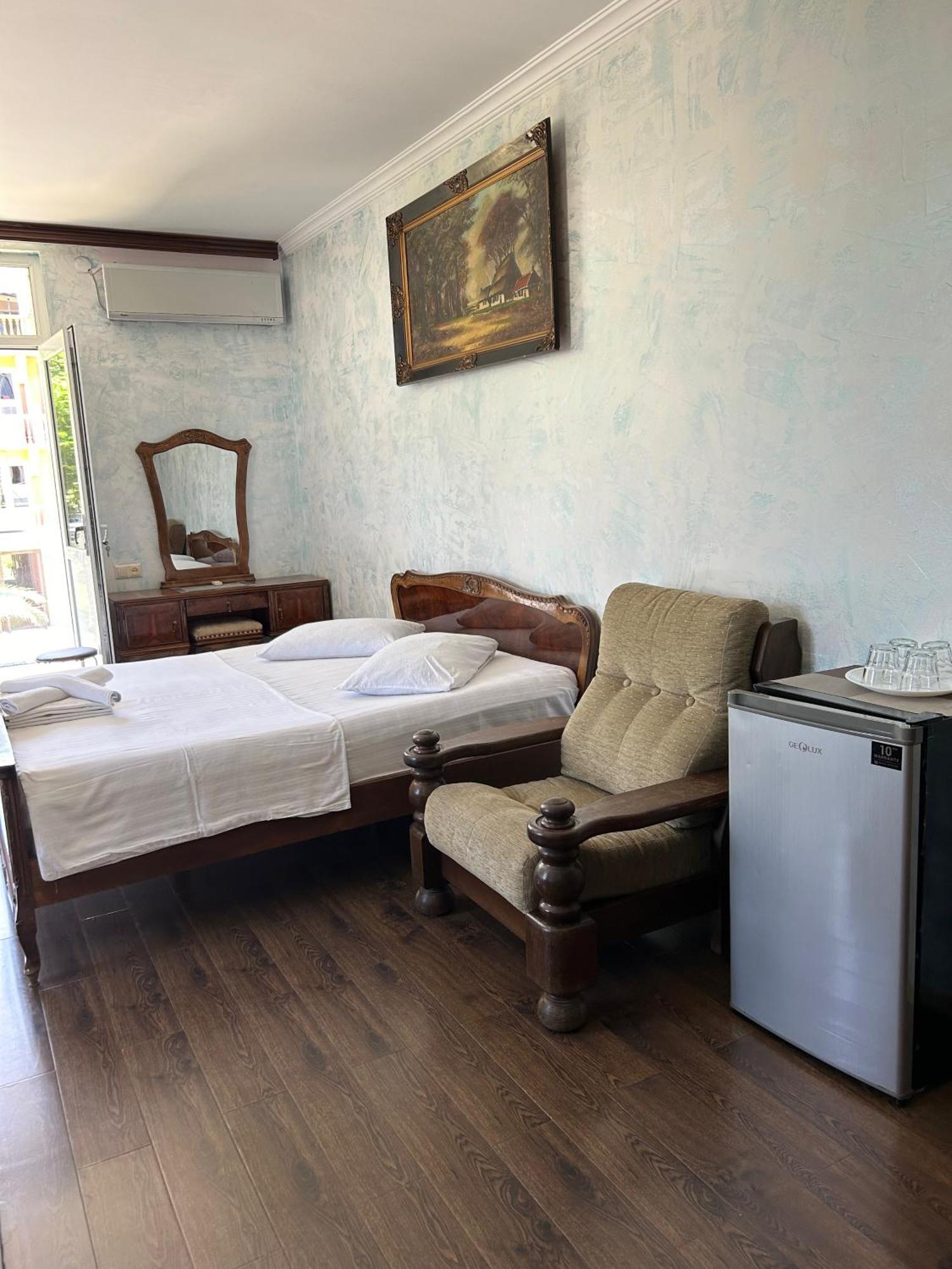 אורקי Hotel George מראה חיצוני תמונה