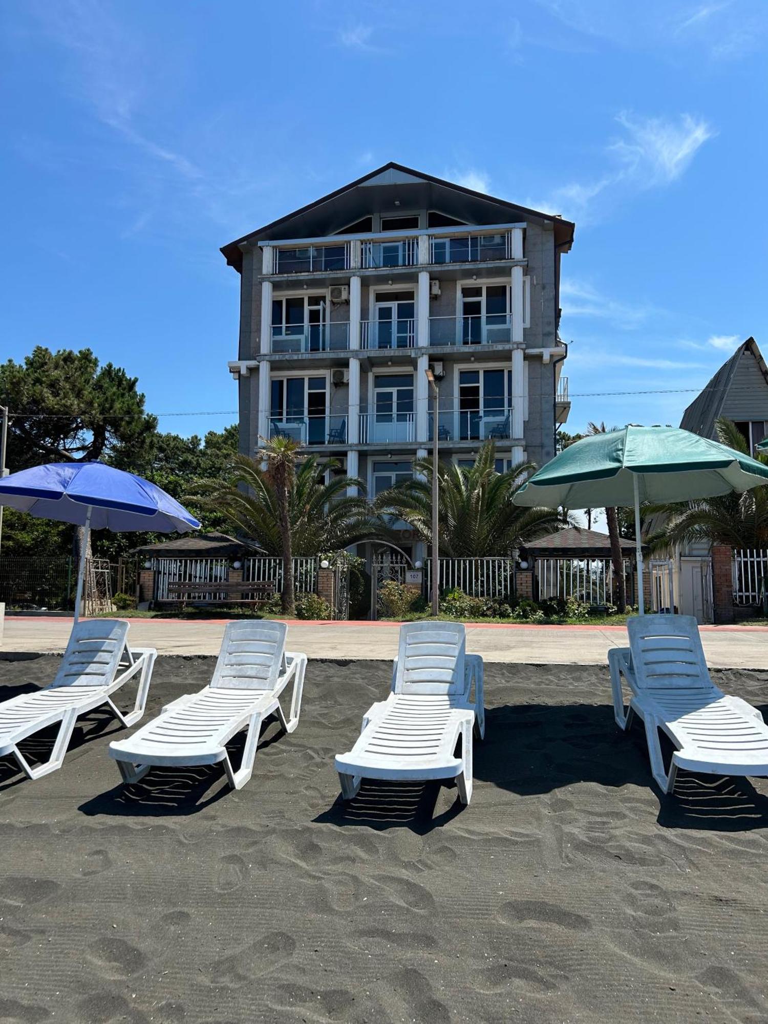 אורקי Hotel George מראה חיצוני תמונה