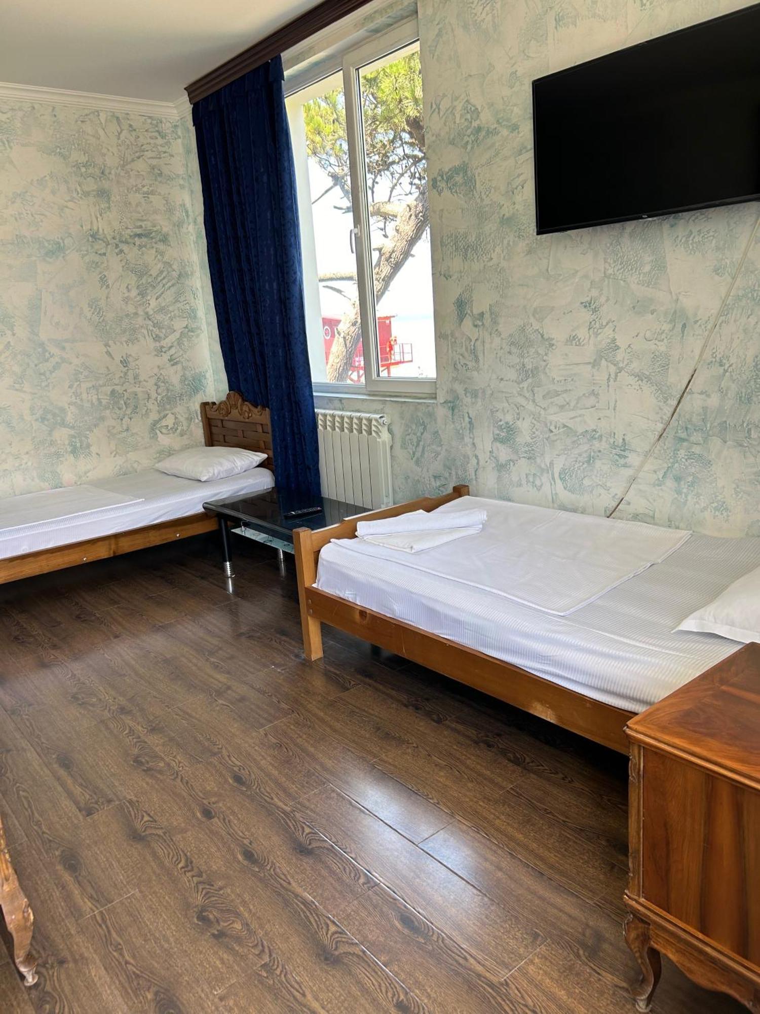 אורקי Hotel George מראה חיצוני תמונה