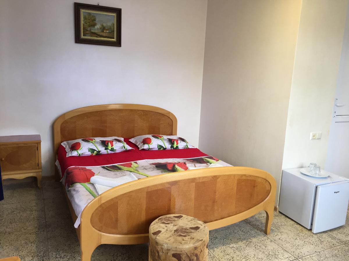 אורקי Hotel George מראה חיצוני תמונה