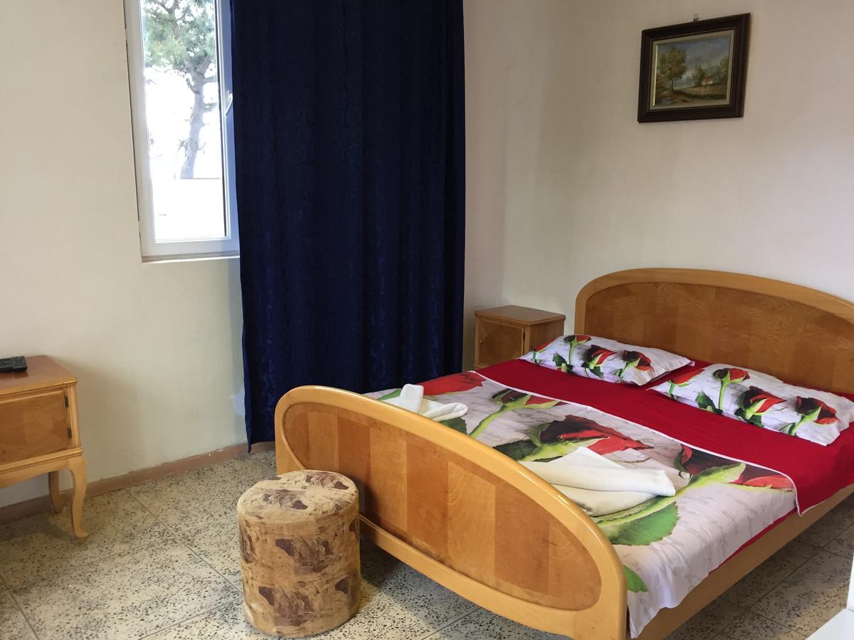 אורקי Hotel George מראה חיצוני תמונה