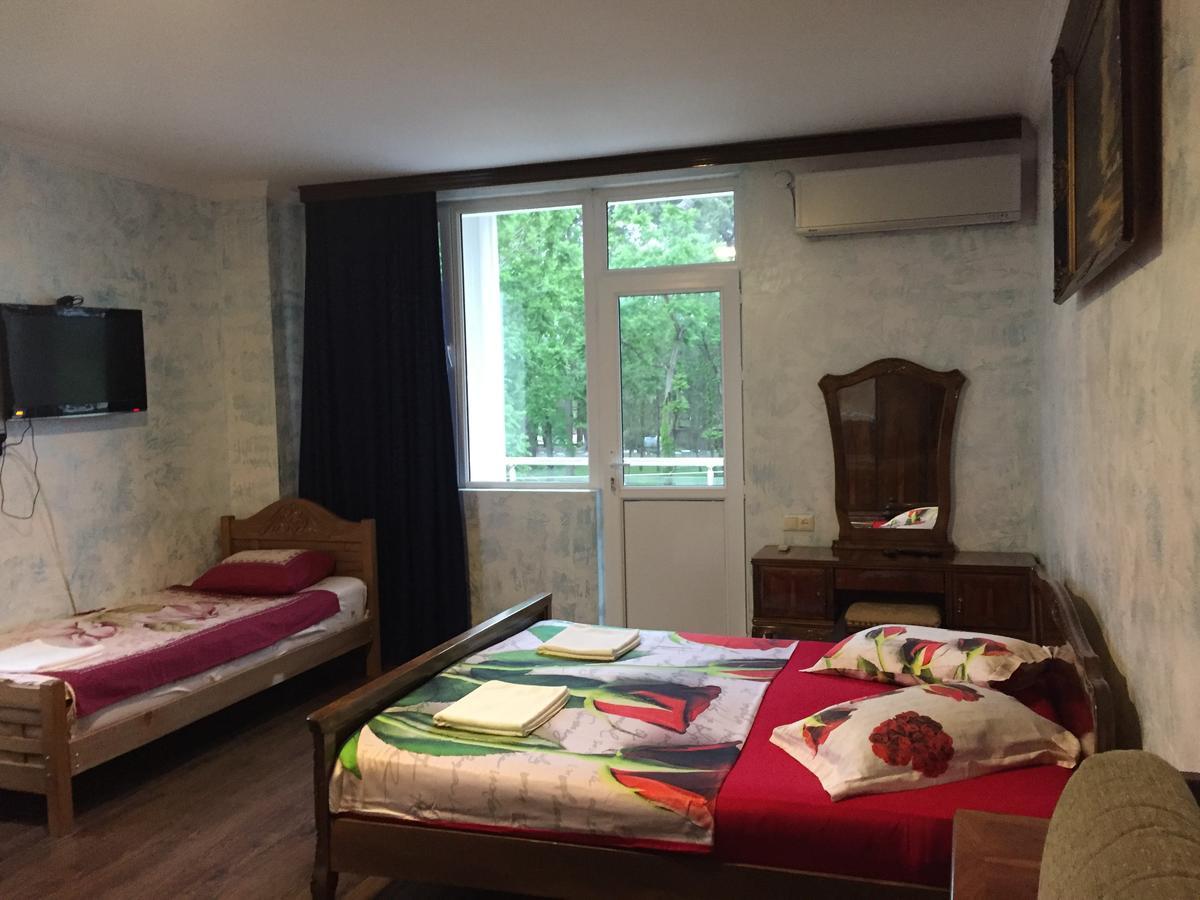 אורקי Hotel George מראה חיצוני תמונה