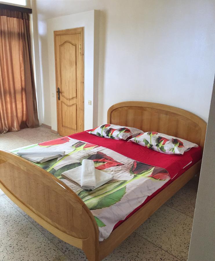 אורקי Hotel George מראה חיצוני תמונה